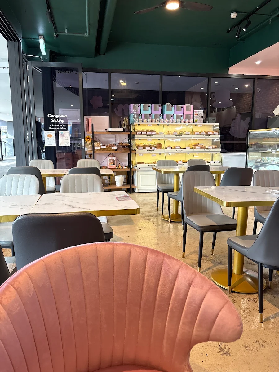 Vibe, Gangnam bakery