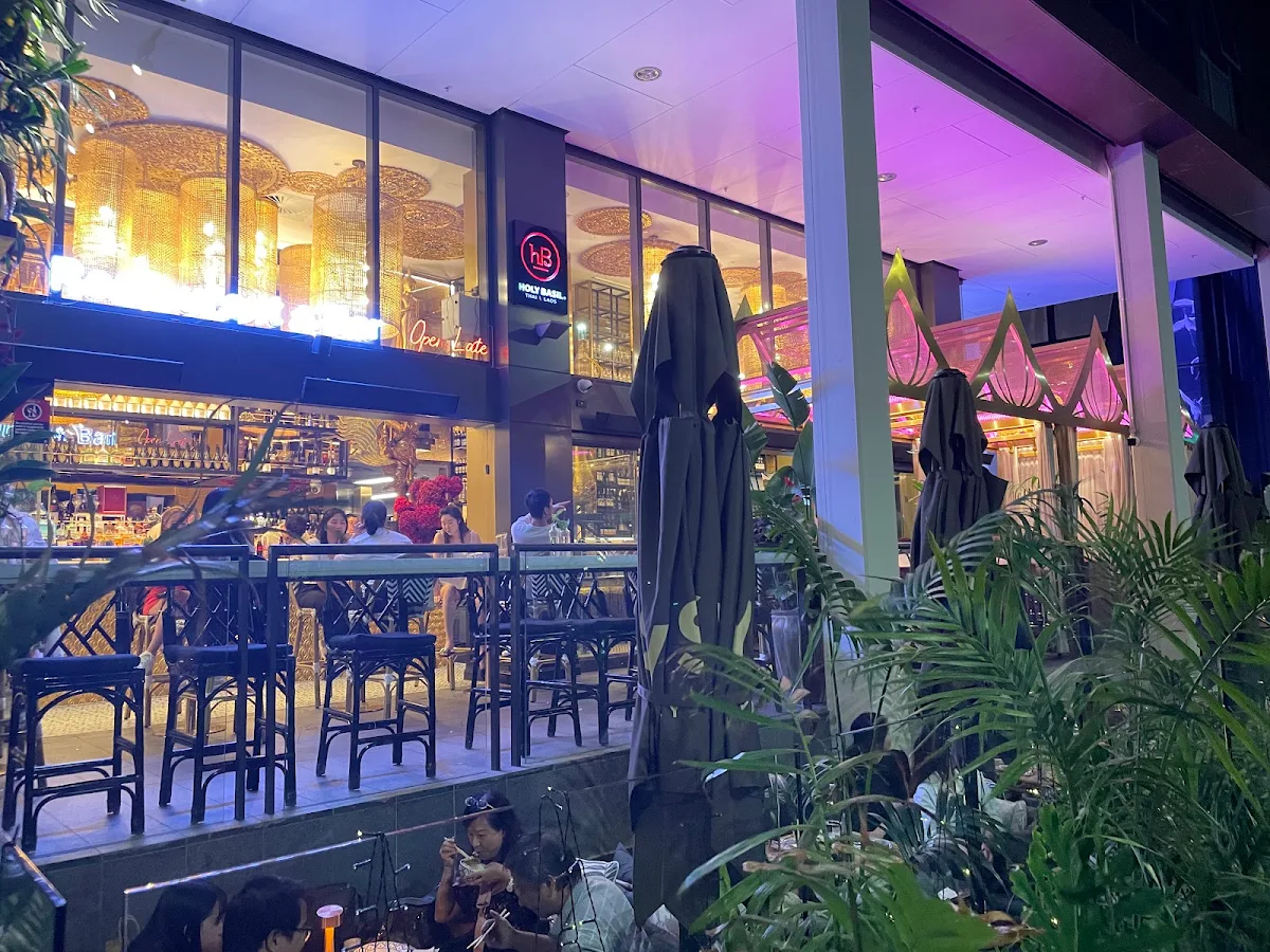 Vibe, Pier St. Grill