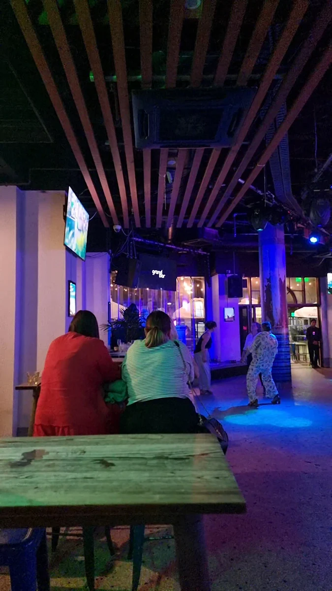 Vibe, The Grand Bar