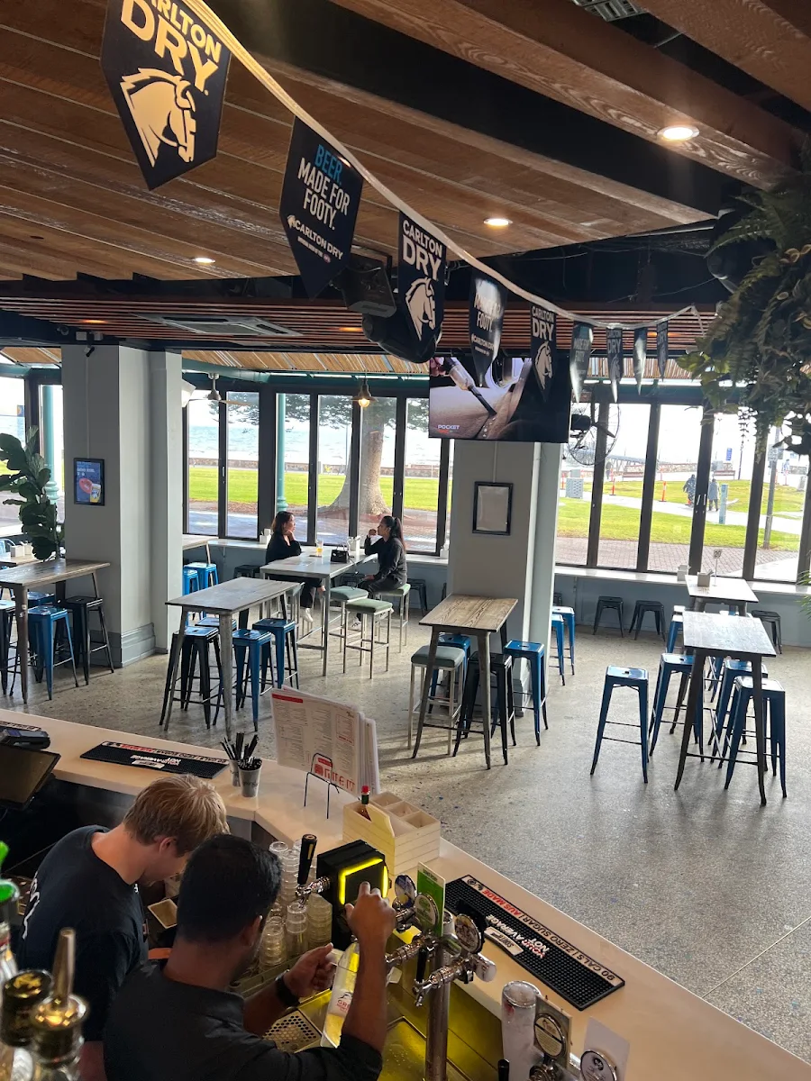 Vibe, The Grand Bar