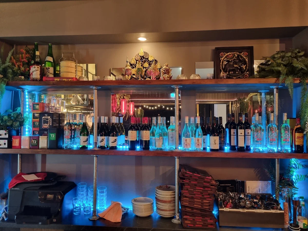 Vibe, Osha Kitchen & Bar