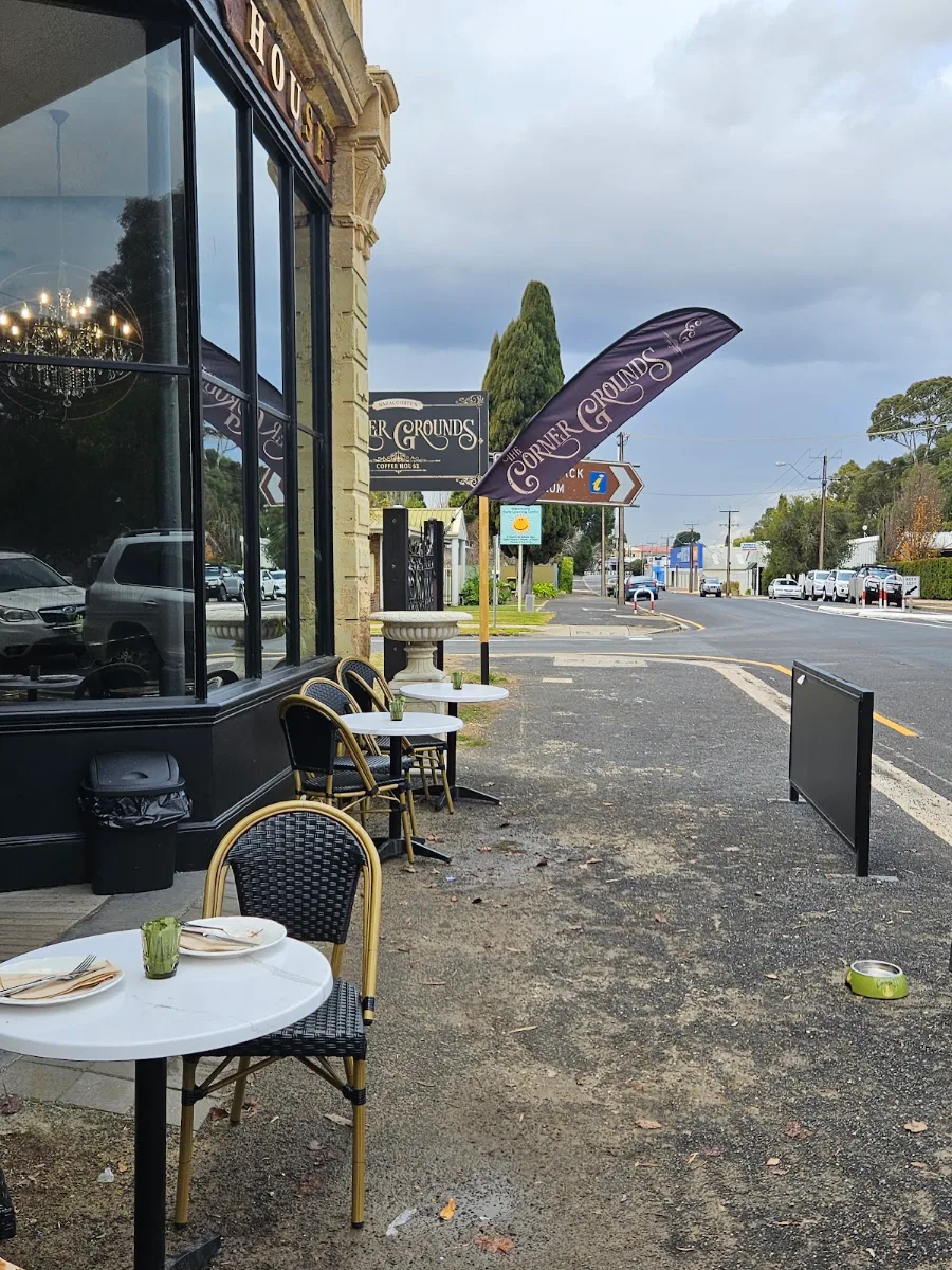 Vibe, The Corner Grounds