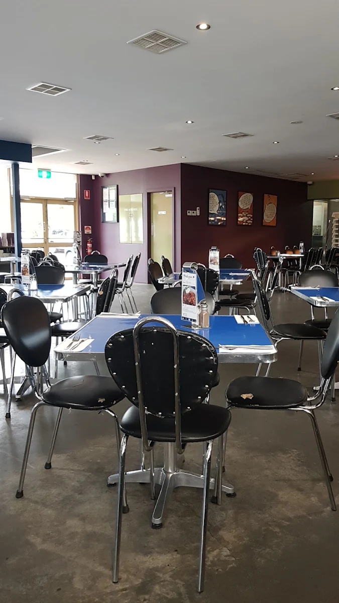 Vibe, Lazy Moe's Melton