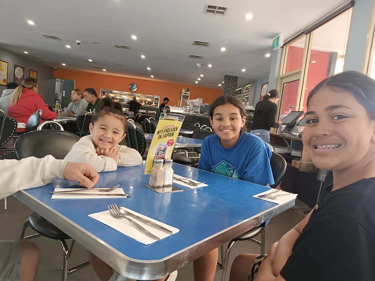 Vibe, Lazy Moe's Melton