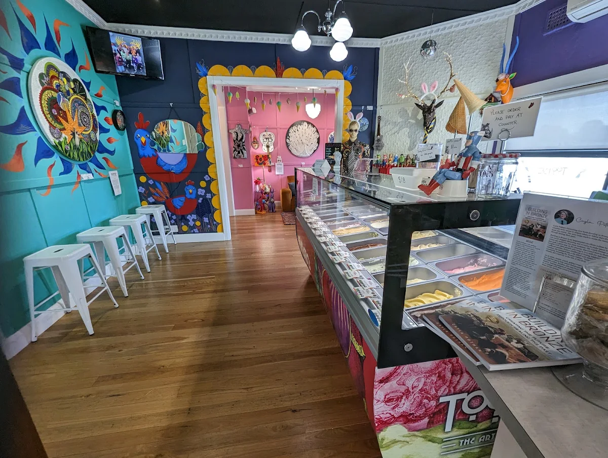 Vibe, Tootsie Gallery Cafe