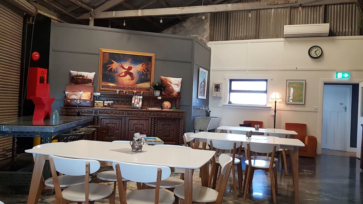 Vibe, Tootsie Gallery Cafe