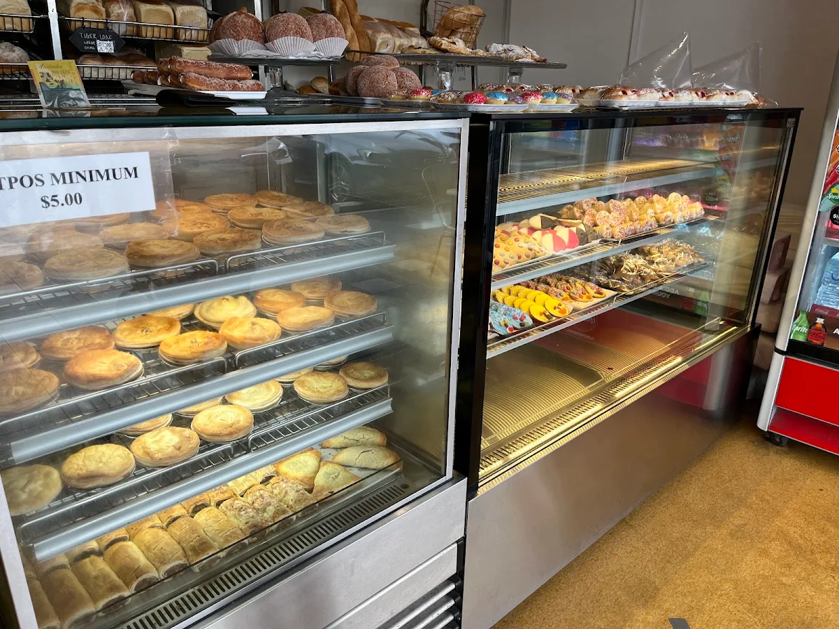 Vibe, TRENT PHAM BAKERY