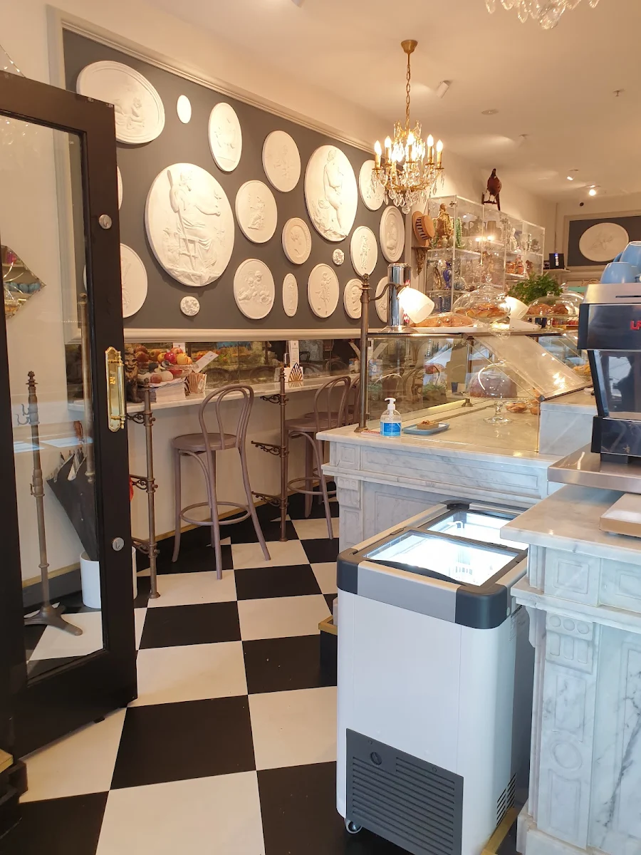 Vibe, Café Lautrec