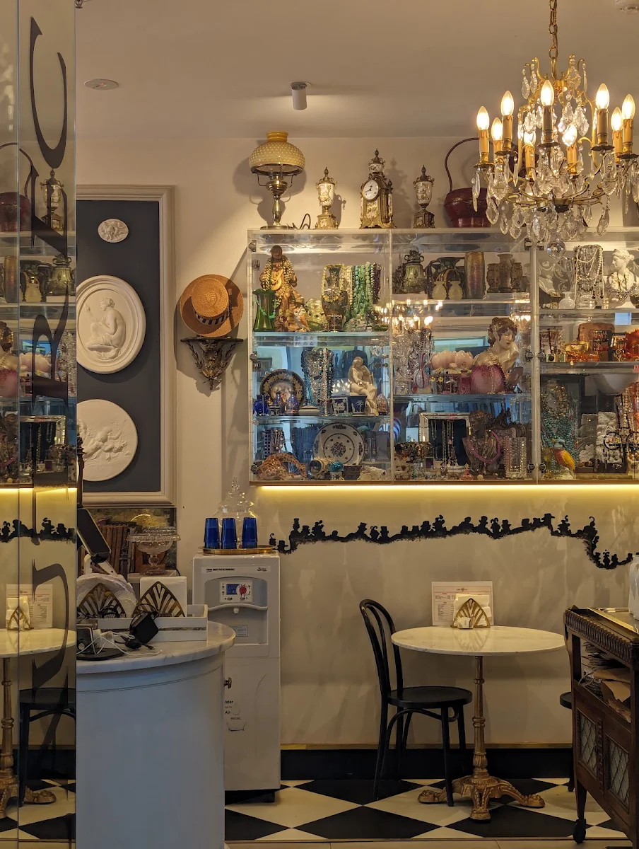 Vibe, Café Lautrec