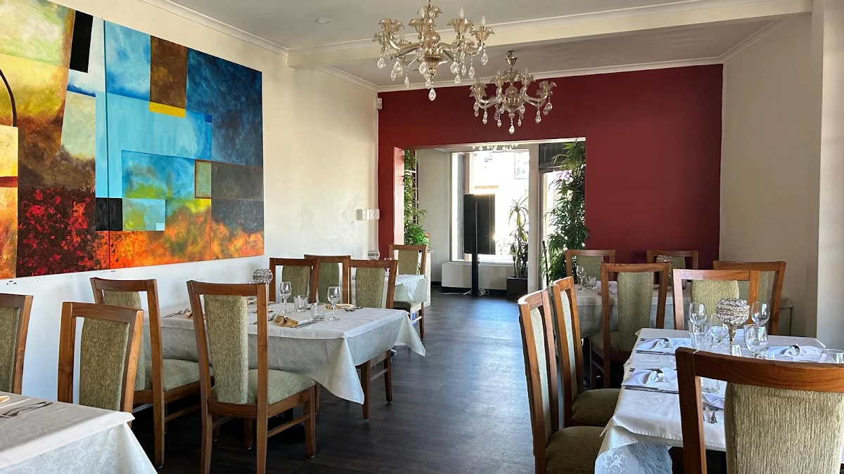 Vibe, Cinnamon Cafe and Restaurant