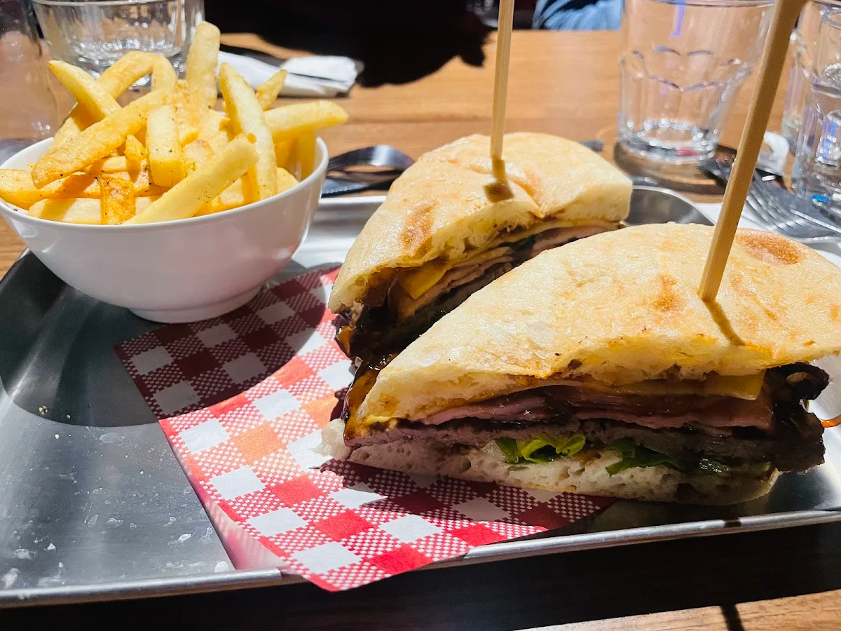Food & drink, Grand Junction Tavern