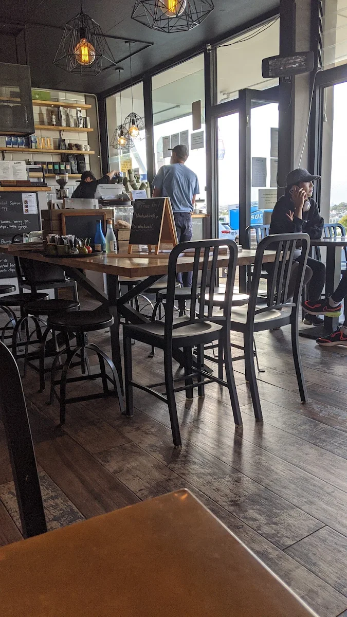 Vibe, Blackwall Cafe