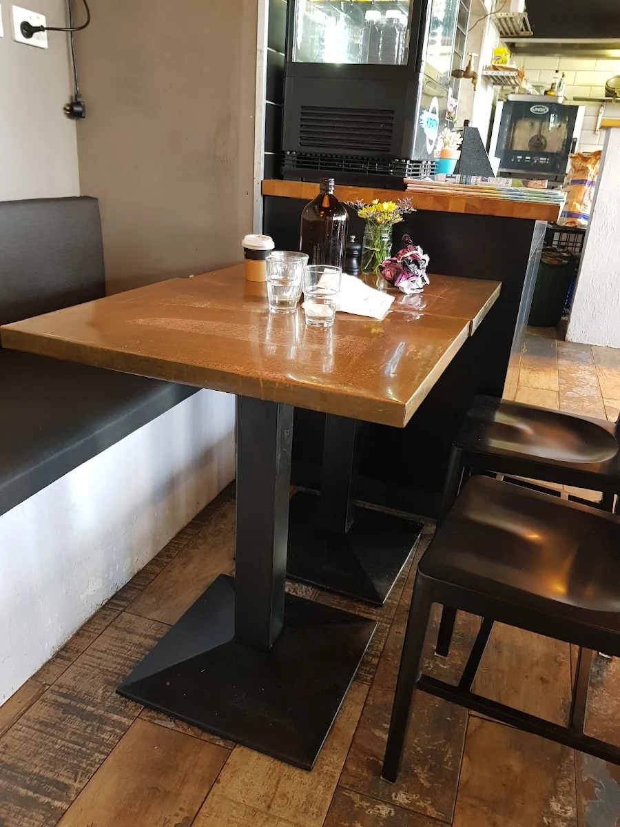 Vibe, Blackwall Cafe