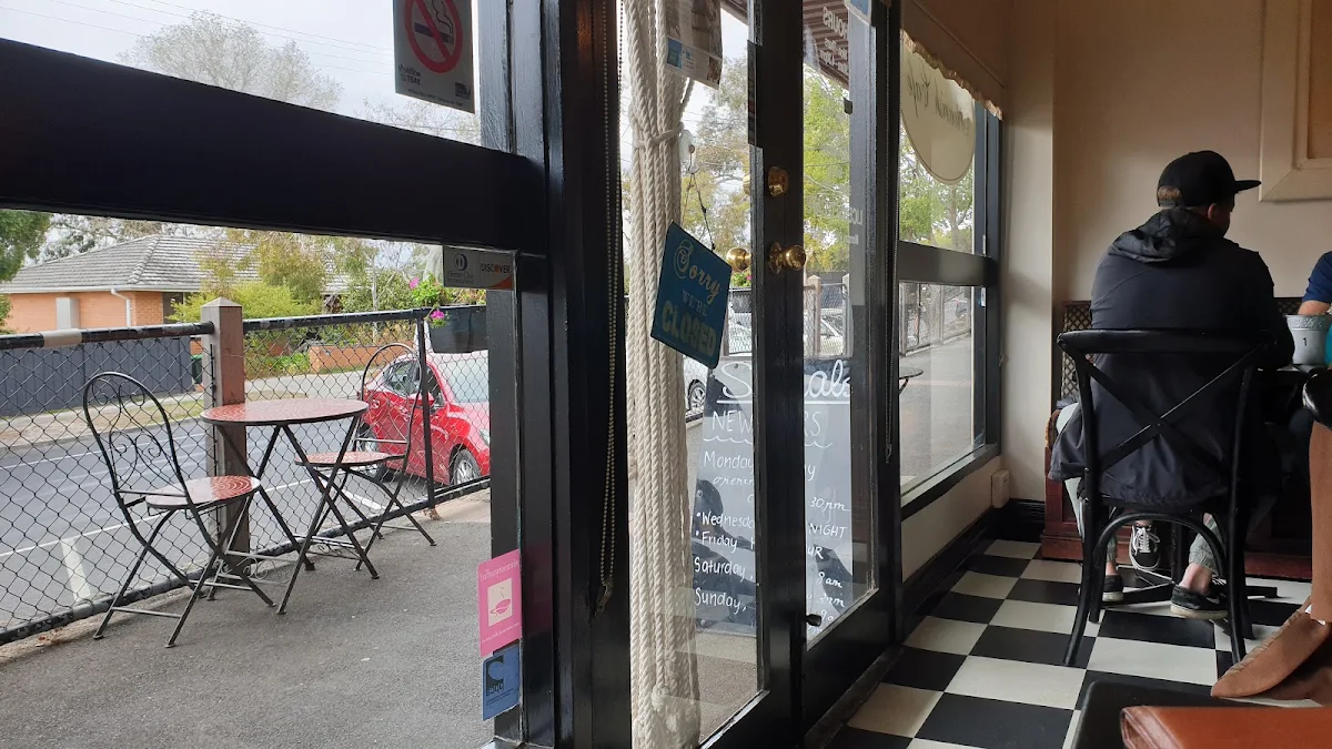 Vibe, Flourish Cafe Olivers Hill