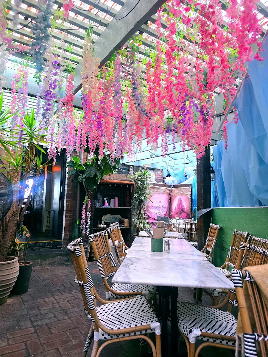 Vibe, Zia Kitchen