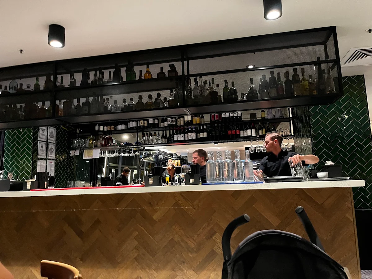 Vibe, Marios Italian Restaurant