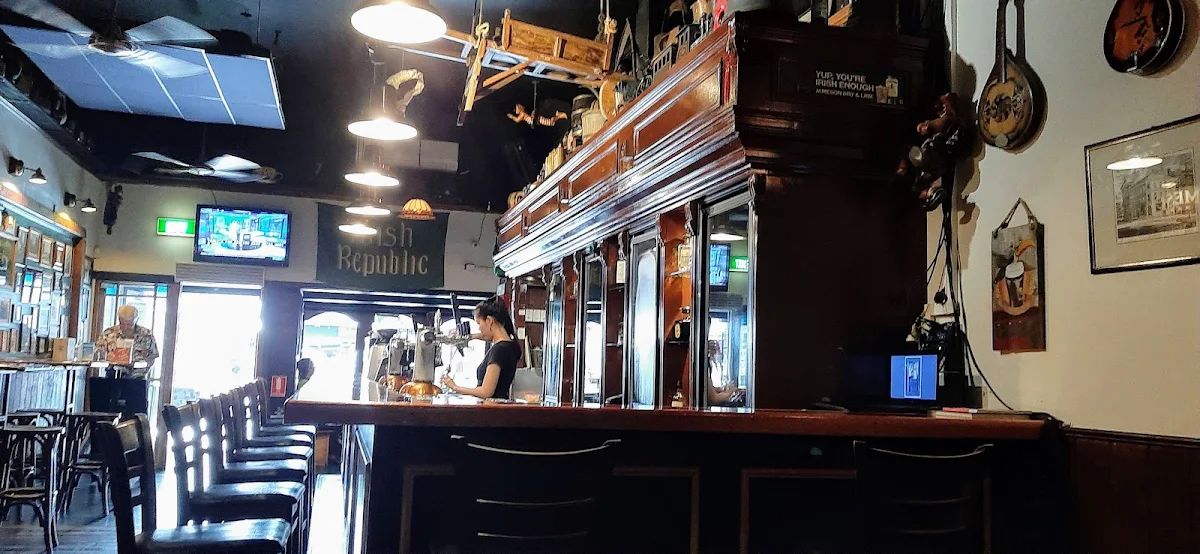 Vibe, McGinty's Irish Bar