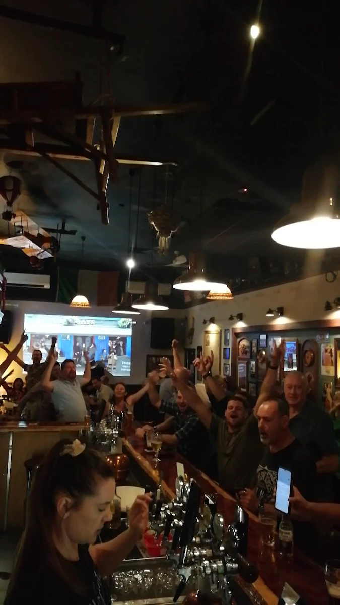 Vibe, McGinty's Irish Bar
