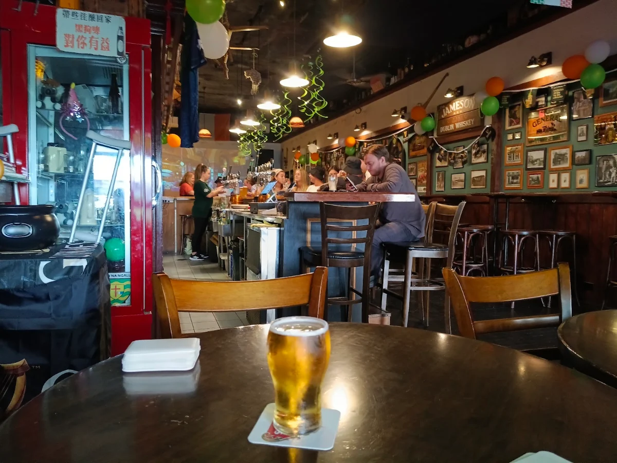 Vibe, McGinty's Irish Bar