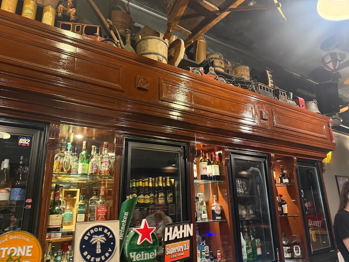 Vibe, McGinty's Irish Bar