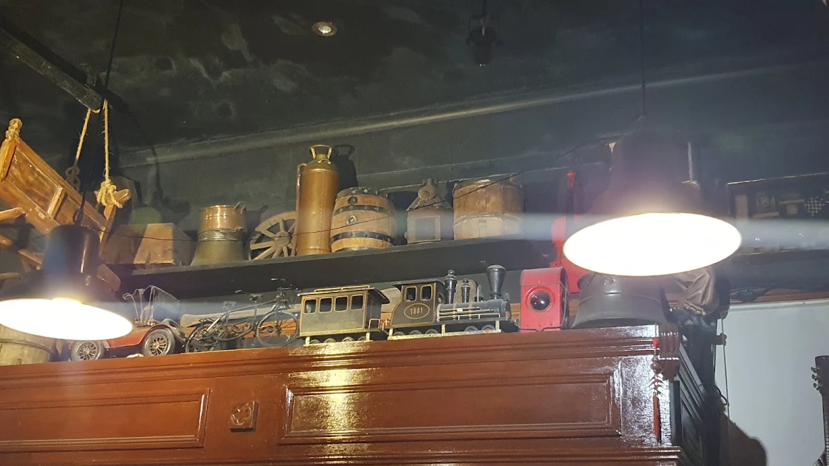 Vibe, McGinty's Irish Bar