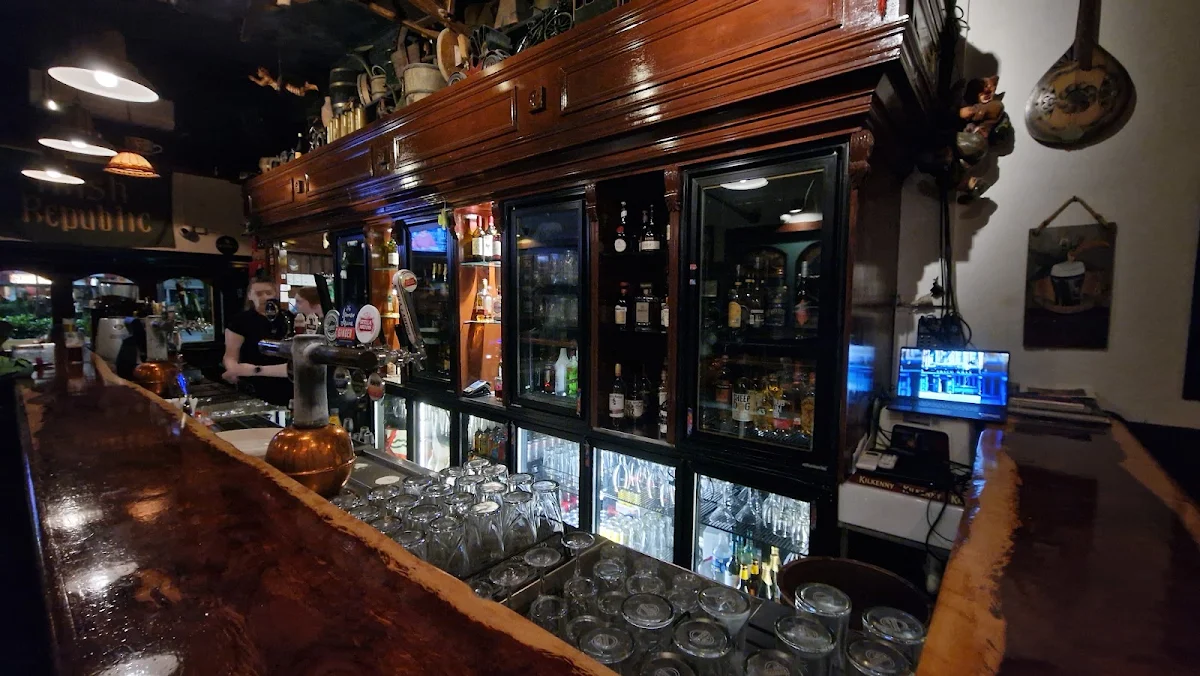 Vibe, McGinty's Irish Bar