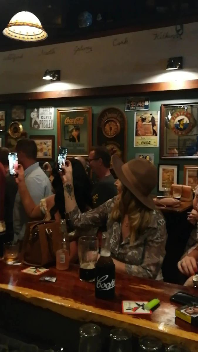 Vibe, McGinty's Irish Bar