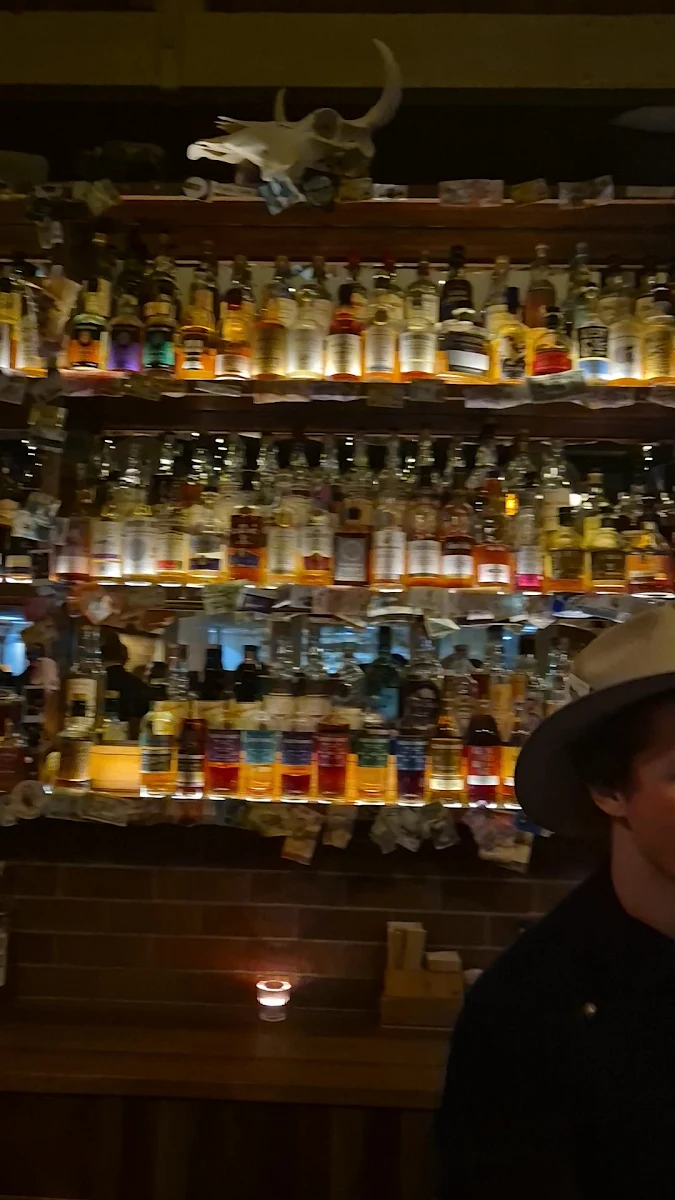 Vibe, Frog's Hollow Saloon