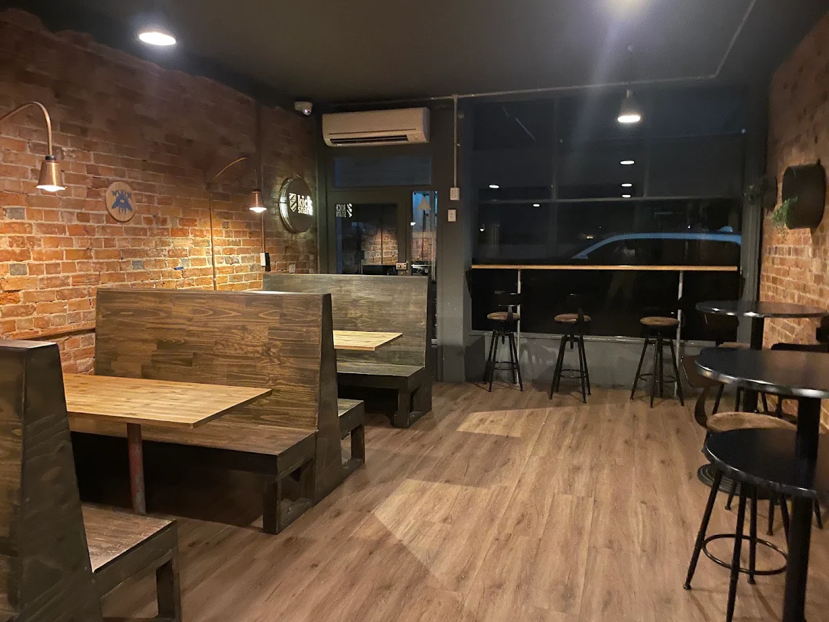 Vibe, Tandy's Alehouse