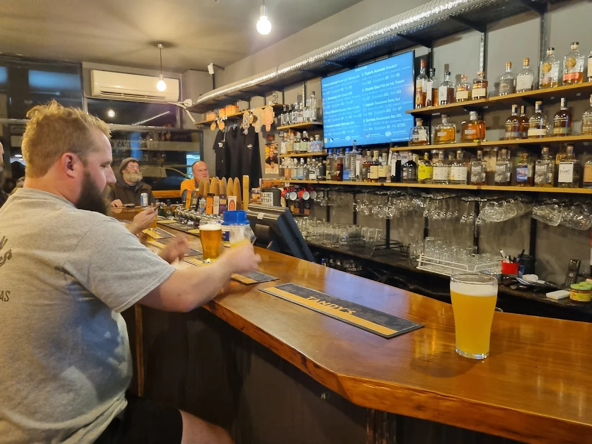 Vibe, Tandy's Alehouse