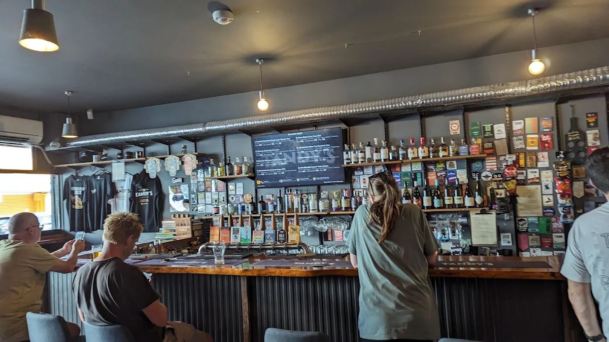 Vibe, Tandy's Alehouse