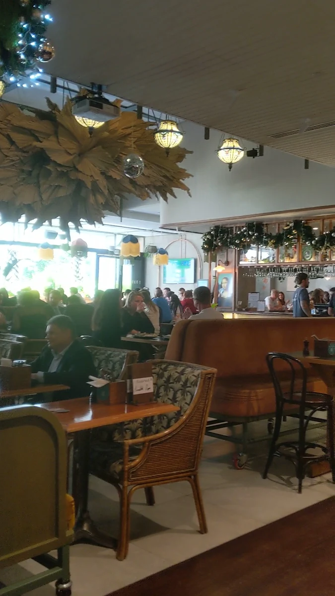 Vibe, Verandah Bar