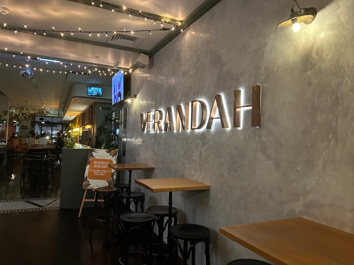 Vibe, Verandah Bar