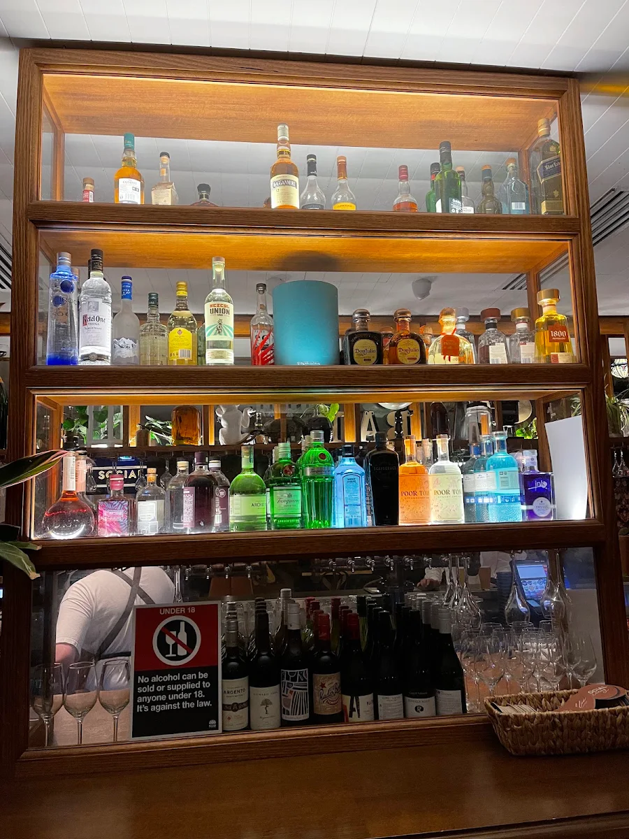 Vibe, Verandah Bar