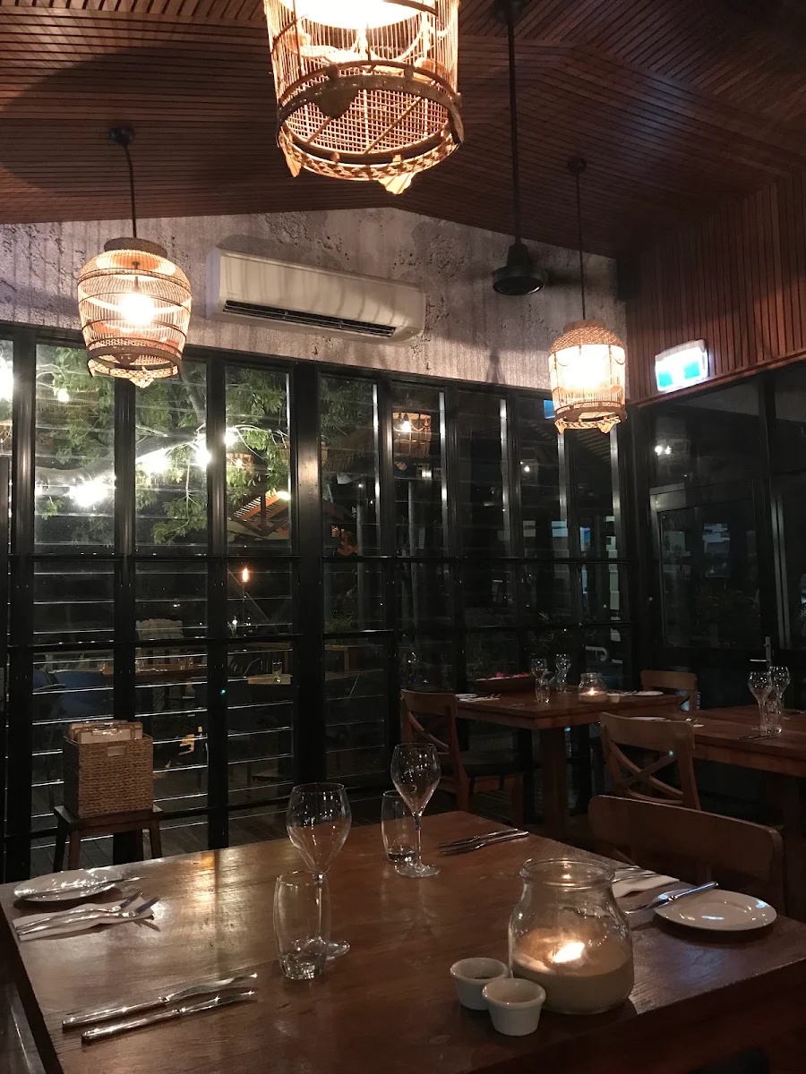 Vibe, Bali Hai Cafe & Restaurant