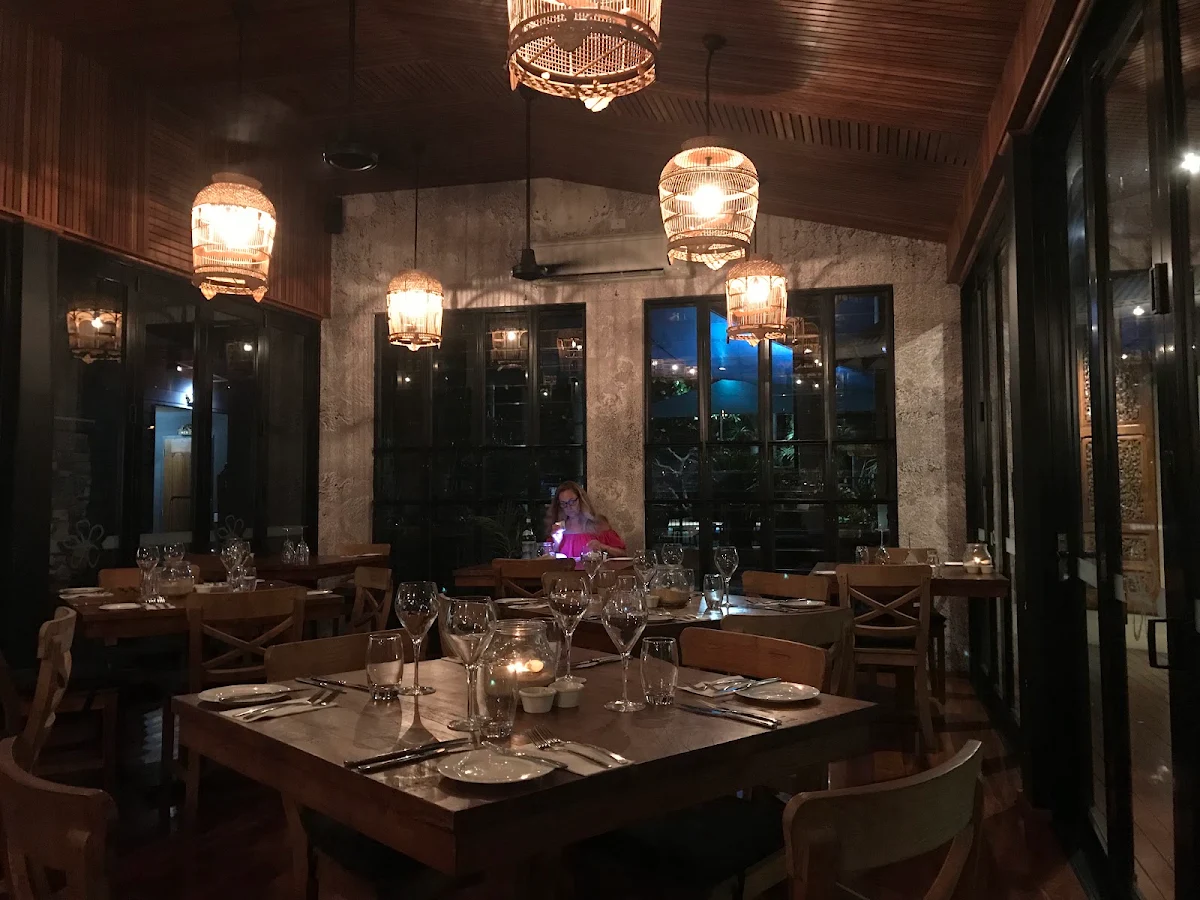 Vibe, Bali Hai Cafe & Restaurant