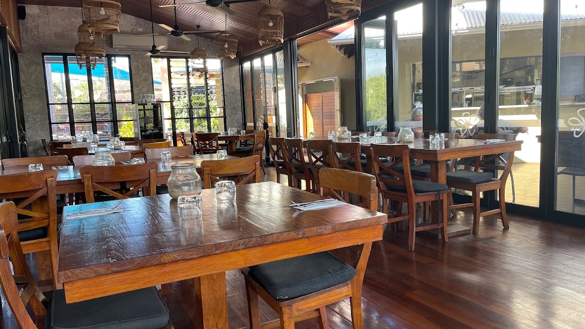 Vibe, Bali Hai Cafe & Restaurant