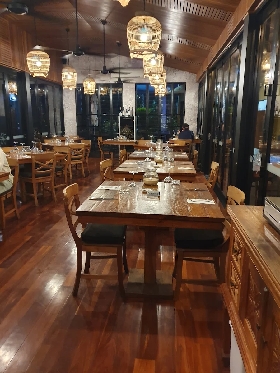 Vibe, Bali Hai Cafe & Restaurant