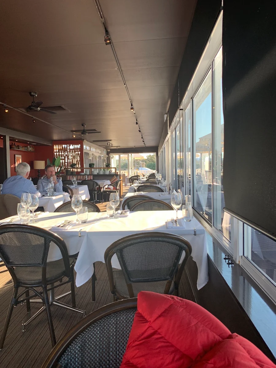 Vibe, Latitude 30 Restaurant
