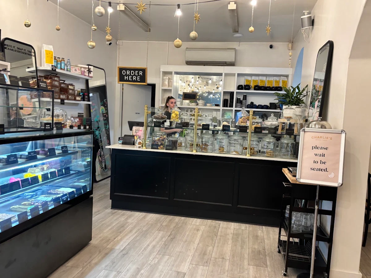 Vibe, Charlie's Dessert House
