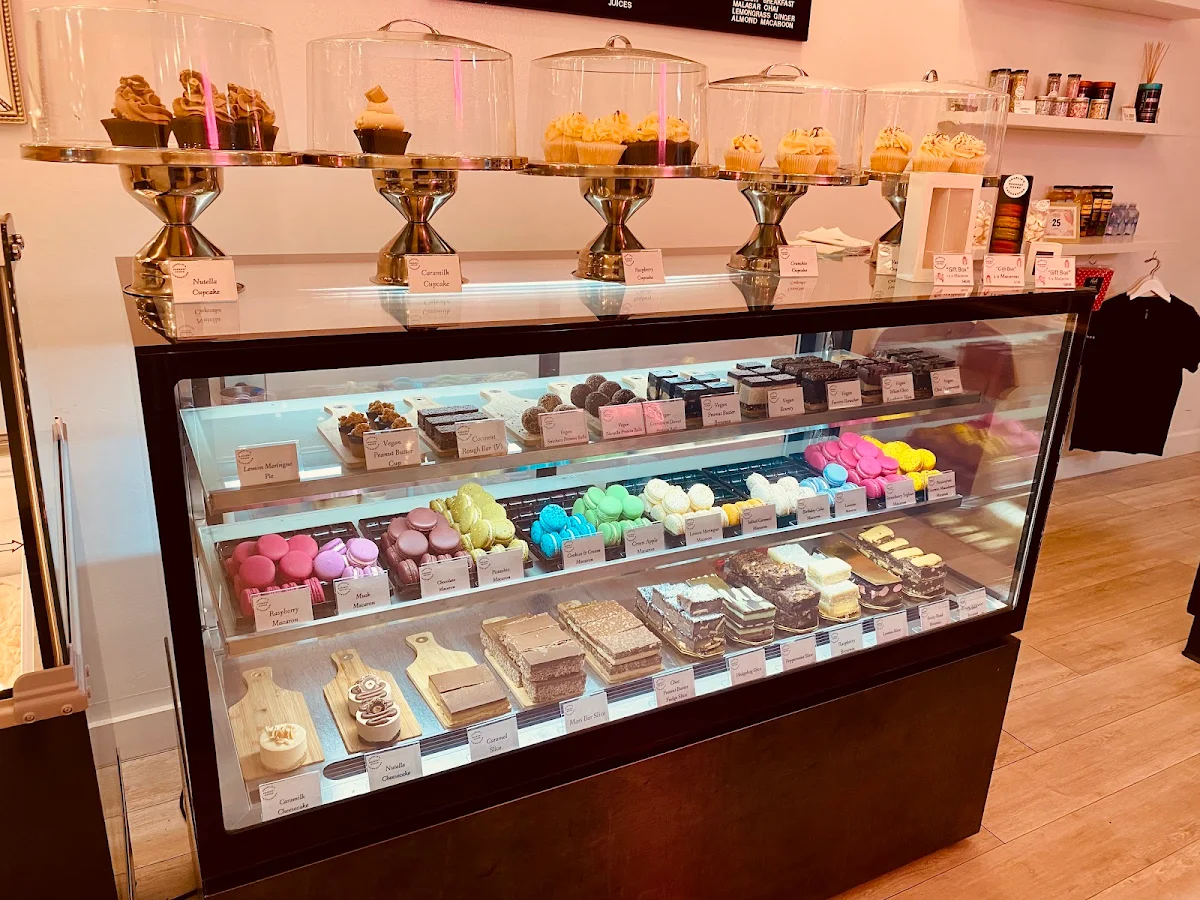 Vibe, Charlie's Dessert House