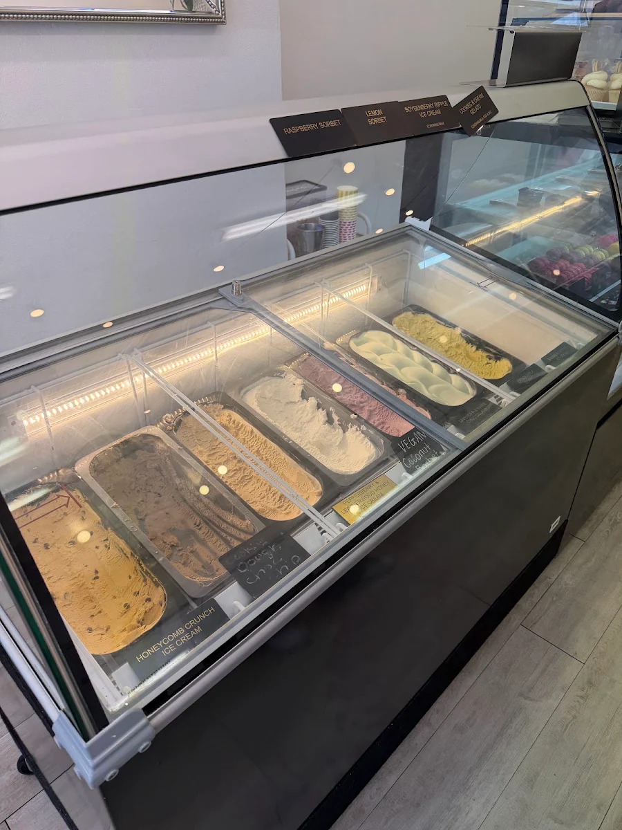 Vibe, Charlie's Dessert House