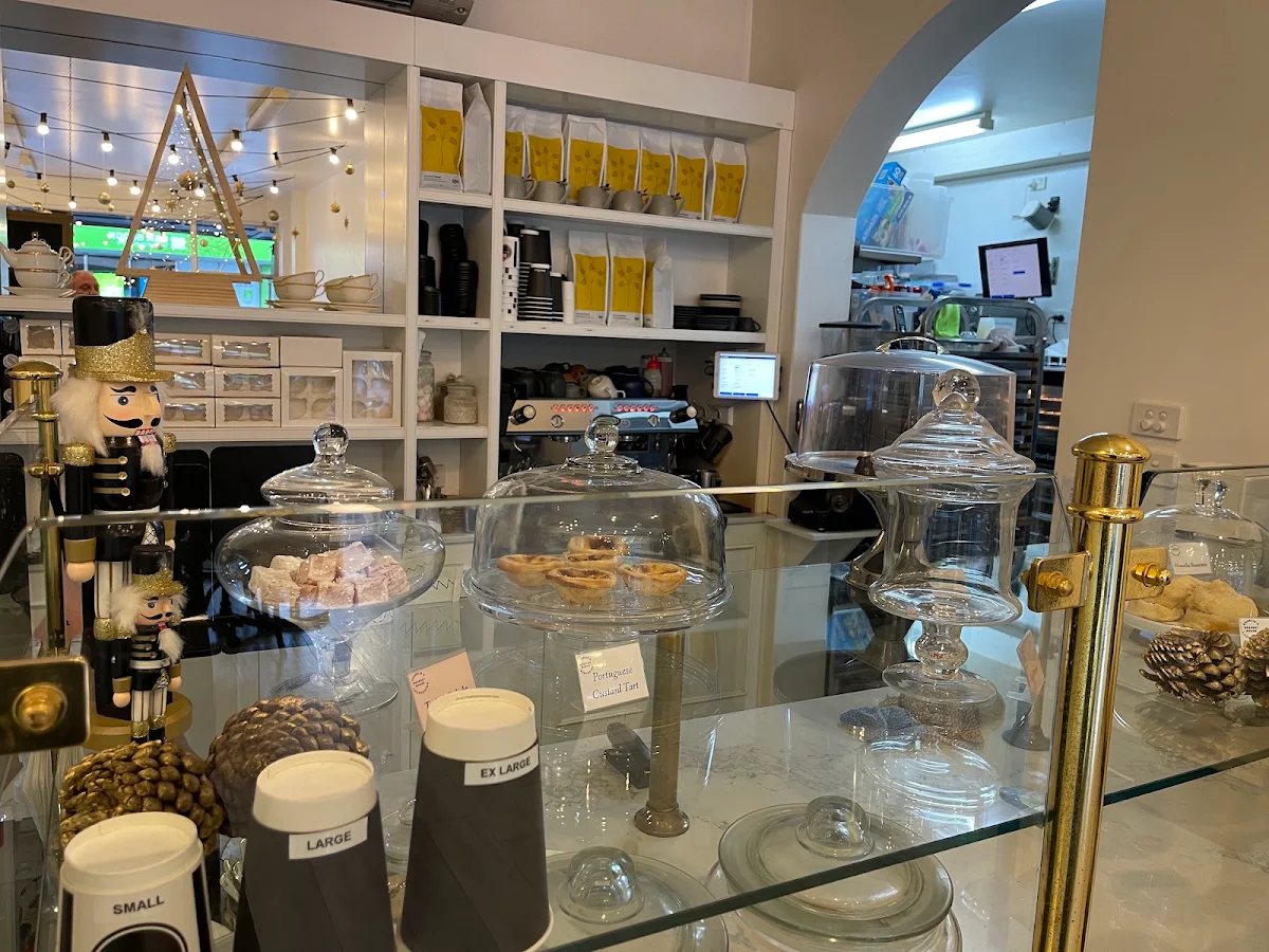 Vibe, Charlie's Dessert House