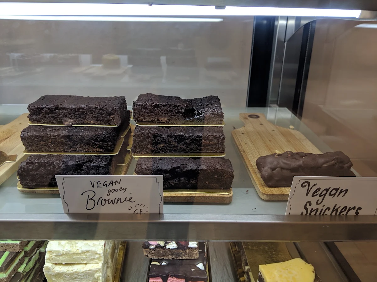 Vibe, Charlie's Dessert House