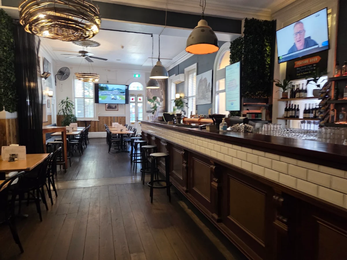 Vibe, Marine Lounge Bar
