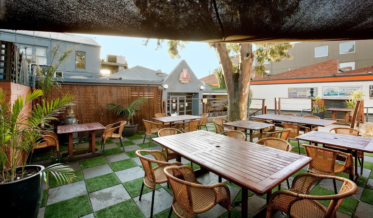 Vibe, Tudor Inn