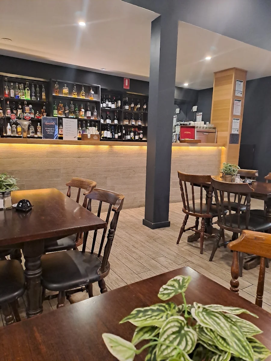 Vibe, Tudor Inn