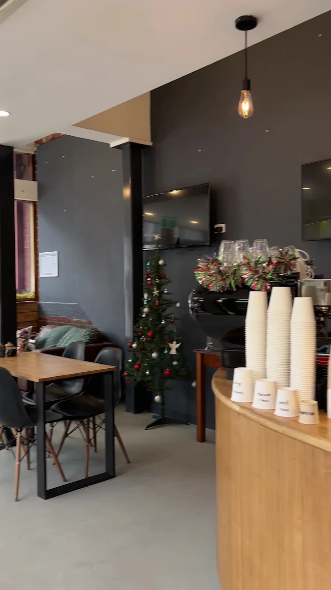 Vibe, Mim's Cafe