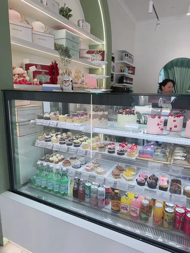 Vibe, Phoenix Sweets Cakery