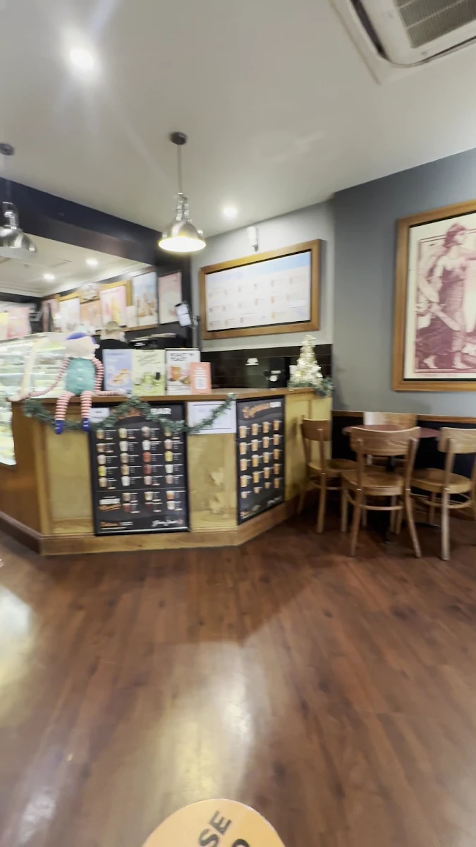 Vibe, Gloria Jean's Tamworth